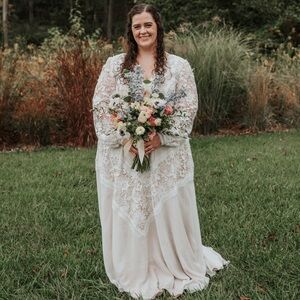 Chiffon/Lace wedding dress - inspired by Ariamo Bridal - plus size wedding